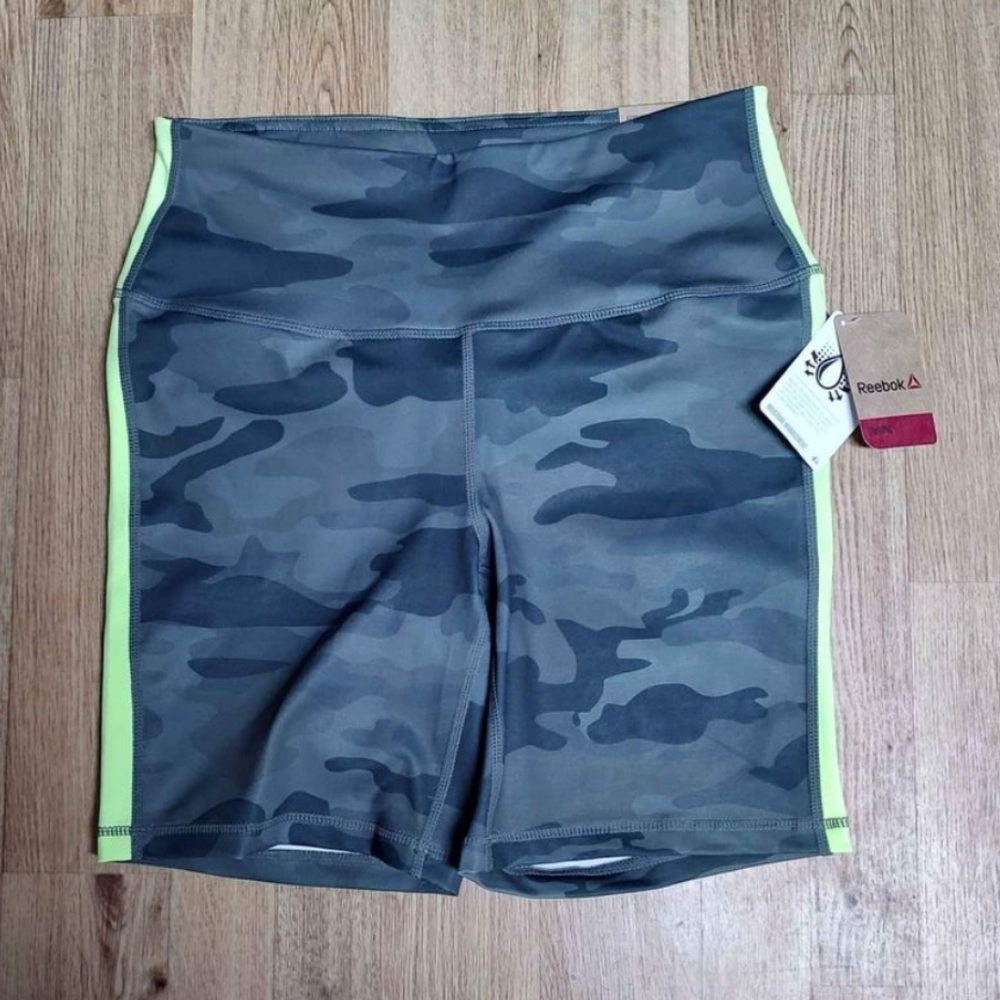 Reebok size medium fitted high rise